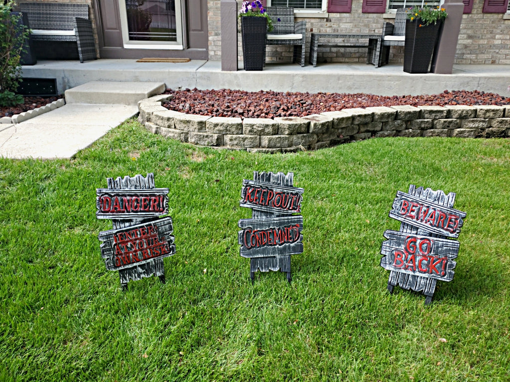 Halloween Plastic Yard Signs 3 Styles Assorted 21 x 11.5 inches